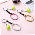 Miniatyrbillede 4 af 9: 15 stk. Tennis Racket Nøglering Mini Volleyball Nøglering Nøgleringe til Tennis Racket Bulk Gaver til Voksne Sports Nøglering til Charm Flocking Miss As