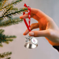 Miniatyrbild 7 av 7: Ballerina flicka Eiffeltornet silverklocka prydnad julgransklockor med rött snöre metall julgranshängande dekorationer för semesterfest  vinge