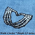 Miniatyrbild 4 av 5: Skeletthänder i form av en hjärtlapp (2 st) - Broderad applikation för kläder och accessoarer