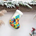 Miniatyrbild 8 av 9: Färgglada Triangeltryck Julstrumpor Xmas Ornament Kaminhängande Julstrumpor för Familj Semester Xmas Party Dekorationer 45 cm