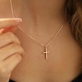 Miniatyrbilde 2 av 5: 14K Gullbelagt Kors Halskjede - Lagdelt Sideveis Korsanheng - Elegant Motesmykke Gave til Kvinner