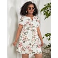 Miniatyrbillede 3 af 5: Plus Size Blomstermønstret Kjole med Bindebånd foran og Nøglehulsudskæring