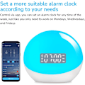 Miniatyrbillede 3 af 6: Smart vækkeur med lys med 20+ farver, 12 lyde, 4 alarmer, solopgangsvækning, snooze, sleep timer, natlys, app-styring, LED-stemningslys hvid