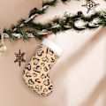 Miniatyrbild 7 av 8: Leopard Love Julstrumpa Julstrumpehållare Julstrumpa Personifierad Julpynt Godispåse Väska Tema Jultomten Leopard Lie