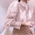 Miniatyrbilde 2 av 2: Elegant bluser med blonder for kvinner - Avslappet viktoriansk bluse med lange ermer og knapper