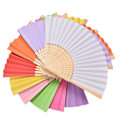 Miniatyrbild 4 av 8: Folding Bamboo Fan Retro Hand Paper Fans Bröllopsdansdekor Red
