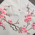 Miniatyrbild 8 av 8: Vackra broderade plommonblommor Flower Patch Stryk/sy på App Red