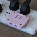 Miniatyrbild 4 av 8: 3 i 1 EU-förlängningsplugg 180 graders rotation Laddningsomvandlare Pink
