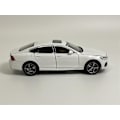 Pikkukuva 4 / 5: Volvo S90 LHD Valo- ja Ääni - Valkoinen Helmi 1:32 Mittakaava Tayumo 32100011