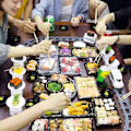 Miniatyrbilde 2 av 5: Sushi Tog Roterende Sushi Leketøy Bane Transportbånd Roterende Bord Barn