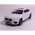 Pikkukuva 1 / 5: Volvo S90 LHD Valo- ja Ääni - Valkoinen Helmi 1:32 Mittakaava Tayumo 32100011
