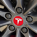 Pikkukuva 2 / 2: 4kpl 56mm Auton Pyörän Keskikupit Tesla Model S X 3 Y Roadster Cybertruck Auto Vanteet Rengas Navan Koristelu Tarvikkeet 56MM Black Red