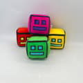 Miniatyrbild 3 av 6: Få Tag På Denna Söta Geometry Dash Plyschdocka - Den Perfekta Gåvan Purple