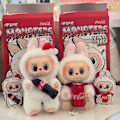 Miniatyrbild 4 av 9: Labubu The Monsters POPMART Coca-Cola Plyschleksak (1 Blind Box) Figur Barnpresent