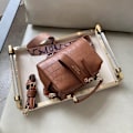 Miniatyrbillede 1 af 6: 2025 Kvinders Pendler Firkantet Håndtaske Crossbody Taske Unik Struktur Kaffe Farve Coffee