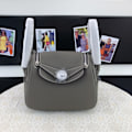 Miniatyrbild 1 av 5: Lindy Mini Messenger Väska i Ko-Läder för Kvinnor Äkta Läder Axelväska Grå med Stor Guldknapp 26cm Large gray gold button 26cm