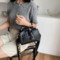 Miniatyrbillede 4 af 6: 2025 Kvinders Lille Firkantet Håndtaske Unik Struktur Sort Crossbody Skuldertaske Black