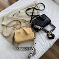 Miniatyrbillede 5 af 6: 2025 Kvinders Lille Firkantet Håndtaske Unik Struktur Sort Crossbody Skuldertaske Black