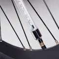Pikkukuva 6 / 8: 2 kpl LED-pyörän vannevalot 7 tilaa häikäisevä valo Pyöränrenkaan venttiilin varren valot pyörätarvikkeille