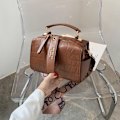 Miniatyrbillede 3 af 6: 2025 Kvinders Pendler Firkantet Håndtaske Crossbody Taske Unik Struktur Kaffe Farve Coffee