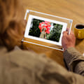 Miniatyrbild 6 av 6: VEANXIN 5-tums Digital Fotoram i Akryl med Automatisk Rotation, Inbyggt 2GB 1000mAh Batteri