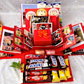 Miniatyrbillede 1 af 5: Overraskelsesgaveæske Deluxe - Pop-Up Festartikkel Emballage med Låg og Eksplosionseffekt til Fødselsdage, Bryllupper, Frierier og Særlige Lejligheder_xx Red (excluding snacks)