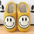 Miniatyrbild 1 av 4: Retro leende ansikte Mjuka plysch Bekväma varma Slip-on tofflor för par Vintervarma inomhustillbehör - Perfekt Gul Yellow 39 40