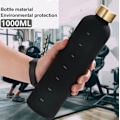 Pikkukuva 5 / 6: Vedenpullo - Juomapullot - 1L Muovipullo - Vedenpullo - Vedenpullo Aika-merkinnällä - Aikuiset - Juomapullo Lapsille - Musta - 1000ml black 1000ml