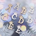 Miniatyrbillede 6 af 8: Modekrone 26 Initialer A til Z Krystal Rhinestone Broche Silver-C
