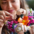 Miniatyrbillede 5 af 5: Icons Blomsterbuket, Byggekit til Voksne, Samleobjekt, Botanik, Byggeklodser 10280