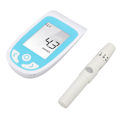 Miniatyrbillede 4 af 4: 3 i 1 Blodsukkermåler Automatisk Sugning Præcis 0,8ul LCD Display Kolesterol Urinsyre Måler til Mænd Kvinder
