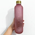 Pikkukuva 1 / 6: Vedenpullo - Juomapullot - 1L Muovipullo - Vedenpullo - Vedenpullo Aika-merkinnällä - Aikuiset - Juomapullo Lapsille - Vaaleanpunainen - 1000ml Pink 1000ml