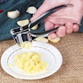 Pikkukuva 2 / 5: Keittiön valkosipulipainike, 4-in-1 valkosipulimylly, helppo puristaa