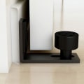 Miniatyrbillede 4 af 5: Justerbar sort gulvguide bundguide til skydedør i træ væg / dør