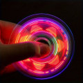 Miniatyrbilde 4 av 5: Krystall Lysende LED Lys Fidget Spinner - Gløder I Mørket EDC Stressavlastende Leke