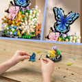 Miniatyrbild 2 av 6: Blombukett Byggsats för Vuxna, 530 PCS Djur Blommor Botanisk Samling Mini Byggklossar Set, Alla Hjärtans Dag för Hennes Mamma(Fjäril)