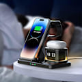 Miniatyrbilde 1 av 5: Trådløs ladestasjon med digital vekkerklokke, ladestasjon for flere enheter, 15W trådløs laderstativ IOS og Android