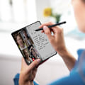 Pikkukuva 4 / 4: Samsung Galaxy Z Fold 3:n S Pen -kynä kotelolla