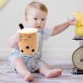 Miniatyrbilde 4 av 7: Niuniu Daddy 9.4in Stuffed Boba Plushies Myk Boba Te Plusjeleke Pute Kosepute Melk Te Plusjeleke Søt Kosepute Mat Leke for Baby/Barn