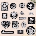 Pikkukuva 1 / 3: 16 kpl Vaatetuslaastareita (kallo/punk) Ommeltavat laastarit Silityslaastarit Kirjonta laastarit Silityskuvat vaatteisiin, farkkuihin, takkeihin, reppuihin, hattuihin