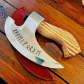Miniatyrbilde 4 av 5: 50% rabatt - Vintage håndtak i tre Pizzaøks Graverte runer Viking Pizzaøks Vikingøks