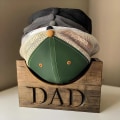 Miniatyrbild 2 av 6: Personlig trähattställ för pappa, trähattställ displayställ, basebollkeps hattförvaringsställ (brun) brown