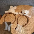 Pikkukuva 2 / 5: Karhun uusi ystävä, pieni pupu, söpö piirretty nukke, hiuspanta, tyttömäinen sydän
