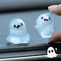 Miniatyrbilde 3 av 5: Halloween Spøkelseslysende Bilpynt DIY Harpiks Ornament Mikrolandskap Skrivebordsdekorative Tilbehør Bil Nøkkelring Henger 1pcs No.4