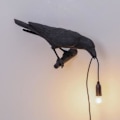 Pikkukuva 3 / 5: Raven-seinävalaisin, ainutlaatuinen goottilainen varis-seinävalaisin (Vasen musta seinävalaisin)