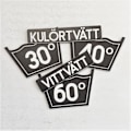 Miniatyrbild 1 av 4: Tvättsymboler, graverade Svart Skylt Dekor Självhäftande & nål