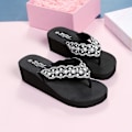 Pikkukuva 4 / 4: 1 pari liukumattomat rantasandaalit Slipsole-sandaalit helmikoristeiset sandaalit kesäkäyttöön naisille (musta, koko 40 25,0 cm, 8US, 5,5UK, 39EU, 9,825 tuumaa)