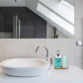 Miniatyrbilde 5 av 5: Ny munnskyllevannsdispenser i klart glass med helletut