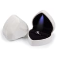 Miniatyrbillede 3 af 5: LED Ringæske Hjerteformet Fløjl Holder Æske Med Lys (Hvid)