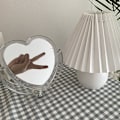 Miniatyrbillede 4 af 5: Akryl dobbeltsidet makeup spejl sødt hjerteformet kosmetisk gennemsigtig base hjem soveværelse skrivebord makeup spejl (hvid)